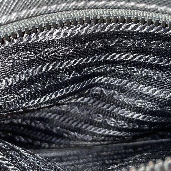 PRADA Shoulder Bag - Picture 6 of 10